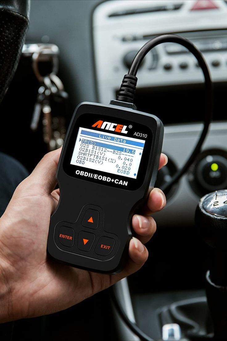 Reading vehicle fault codes on a diagnostic tool